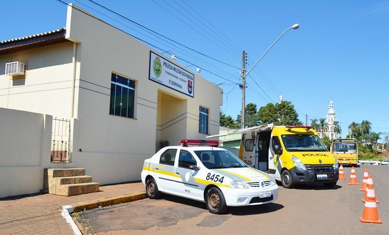  Duas motos foram apreendidas pela PM em Pitanga. Condutor sem CNH empinando a moto