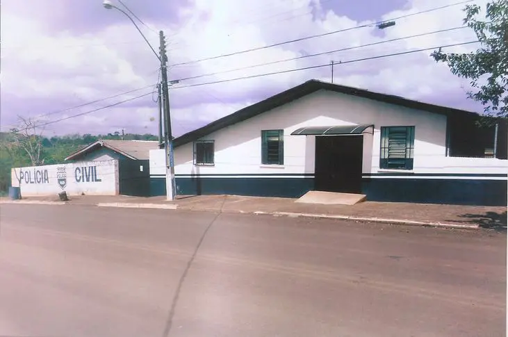  Homem é ferido a golpes de arma branca no interior de Palmital. Uma espingarda foi encontrada próximo ao local do fato
