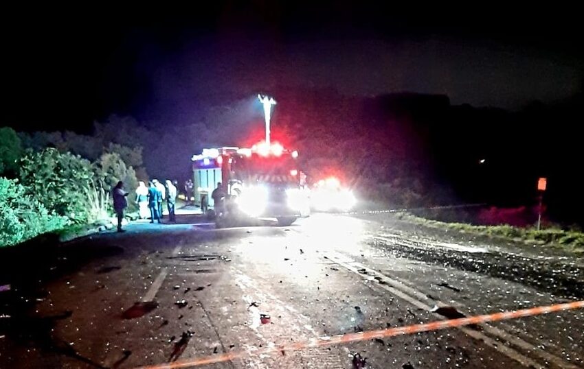  Câmeras registram momento de acidente entre carro, ônibus e caminhão em Campo Largo; VÍDEO