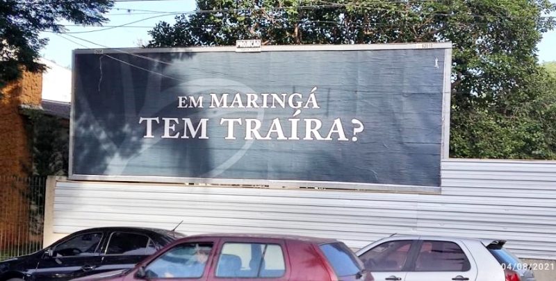  “Em Maringá tem traíra?” – Outdoor colado na cidade, desperta curiosidade