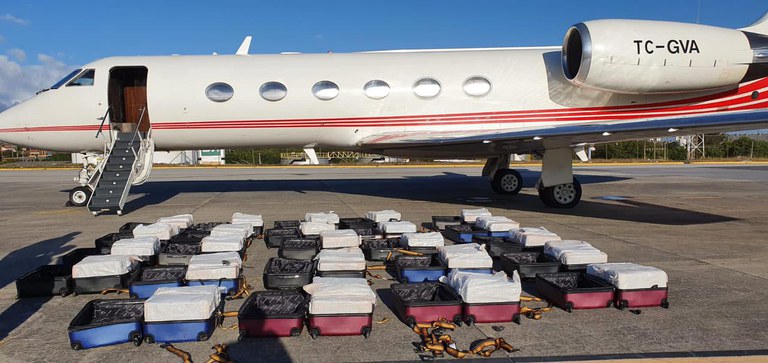 PF apreende 1,3 tonelada de cocaína em jato executivo no aeroporto de Fortaleza