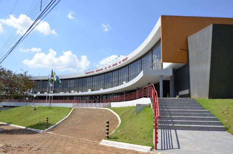 Ex-prefeito e ex-secretário de São Miguel do Iguaçu são alvos de denúncia do MPPR por dispensa indevida de licitação em contrato na área de saúde