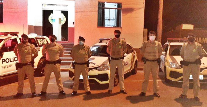 Veículo com débitos foi recolhido pela PM em Pitanga após o condutor sem CNH e embriagado, bater no muro de uma residência
