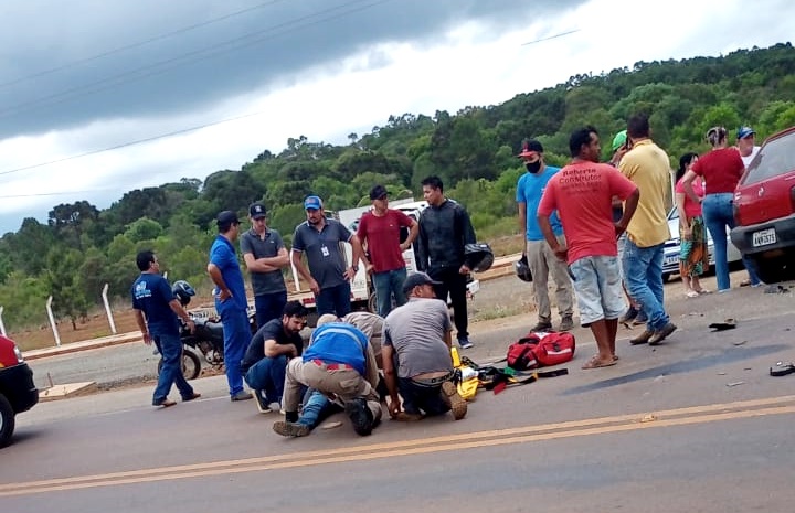  Homem de 26 anos sofre ferimentos graves em acidente com carro e moto próximo ao trevo de Pitanga
