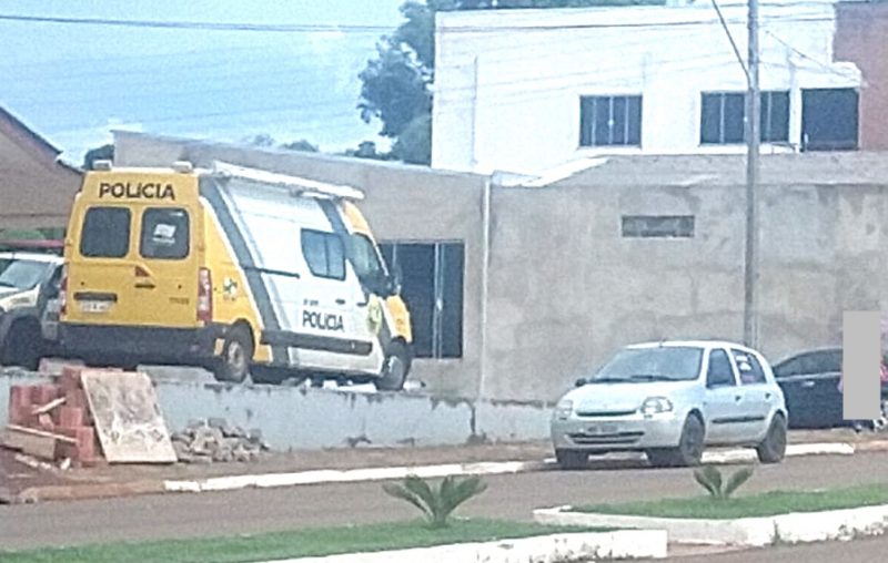  Homem tenta agarrar e beijar a força uma menina de 13 anos que estava na Praça em Campina do Simão