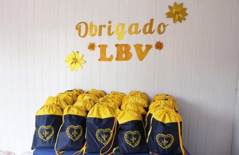  Crianças e adolescentes de Palmital/PR recebem kits de material pedagógico da LBV como incentivo à Educação