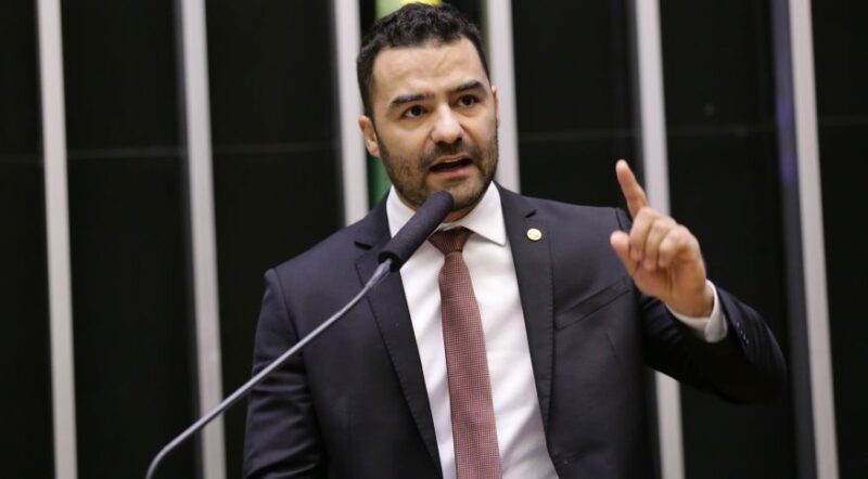  Pedido para cassar Arthur do Val reúne parlamentares de 5 partidos