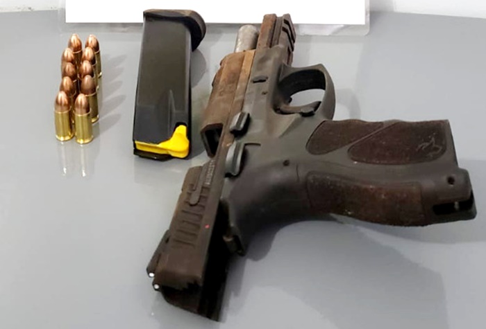  Arma roubada é encontrada pela PM em Santa Maria. Homem de 67 anos autor das foiçadas foi levado para delegacia
