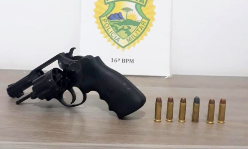  Homens espalham terror com facão e arma de fogo em boates em Pitanga. Uma arma foi apreendida