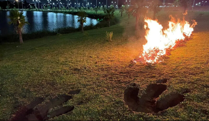  Pegadas gigantes e rastros de fogo são registrados na Cidade dos Lagos