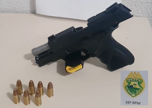  Condutor embriagado é preso com uma arma de fogo após tentar fugir da PM em Pitanga. O veículo foi recolhido