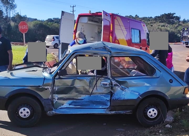  Acidente com um Caminhão e um Fiat Spazio no Trevo da PRC-466 em Pitanga