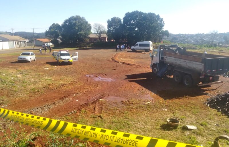  Homem de 28 anos morre em acidente com um caminhão basculante em Pitanga