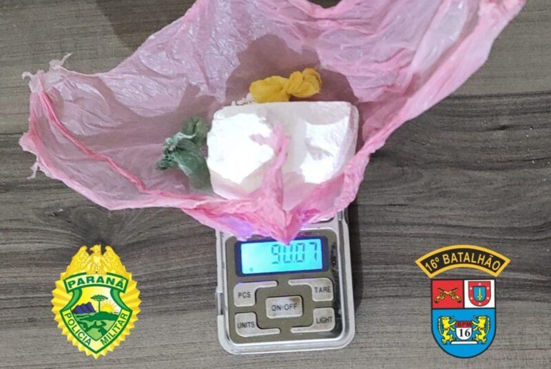  Mulher e seu neto são presos por tráfico de drogas em Palmital. A PM encontrou cocaína e levou eles para Delegacia de Laranjeiras do Sul
