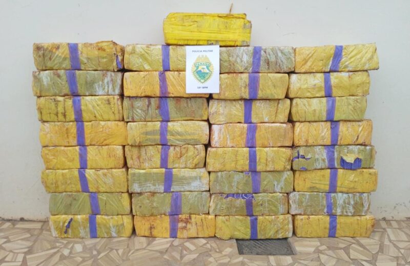  PM atira contra veículo em fuga e apreende mais de meia tonelada de maconha em Manoel Ribas