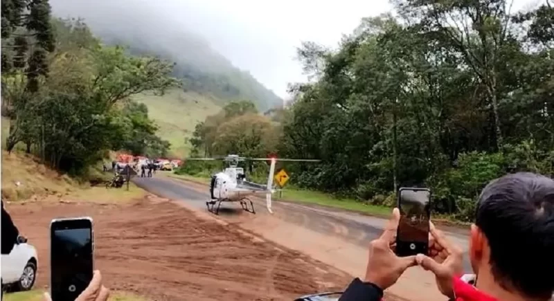  Viatura da Polícia Rodoviária Estadual se envolve em acidente com carro-forte em Cândido de Abreu