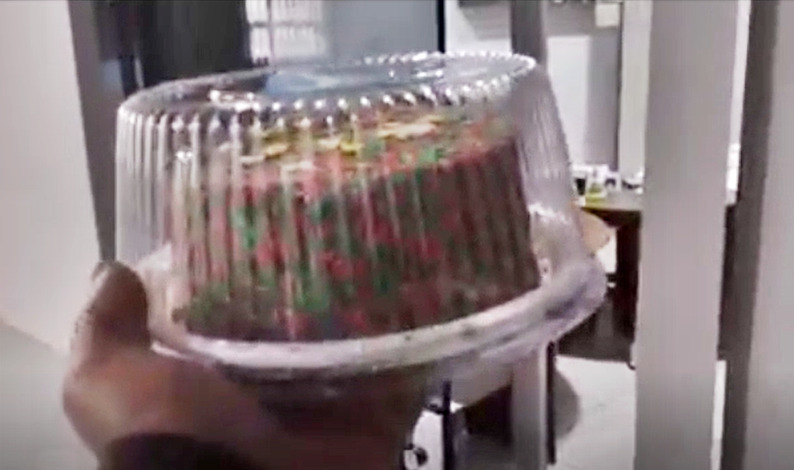  Professor leva um “Bolo de Aniversário” de um ano de promessas para o Prefeito de Cândido de Abreu