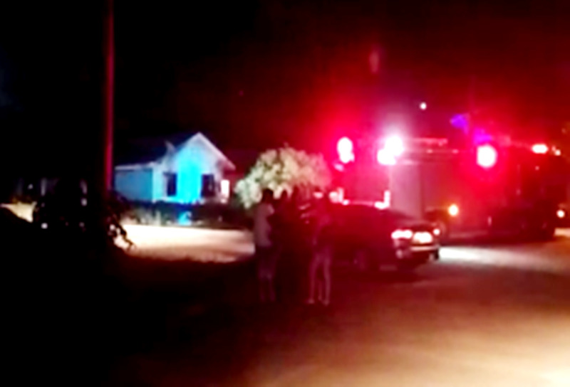  Possível incêndio criminoso em uma residência em Pitanga. PM e Corpo de Bombeiros realizaram os trabalhos no local