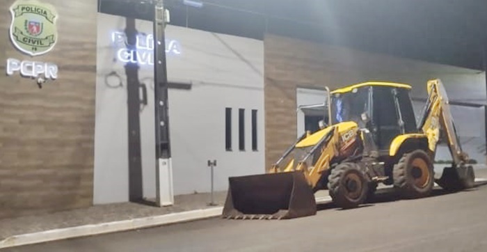  Polícia Civil apreende máquina que trabalhava no particular para o Prefeito de Palmital