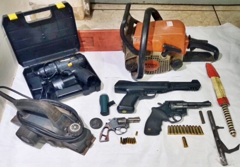  Preso em Nova Tebas, proprietário de um bar com armas, munições e objetos de procedência duvidosa