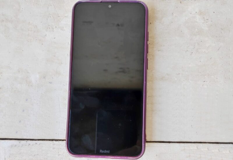  Casal furta celular da secretária da igreja após receber doação. A PM recuperou o celular