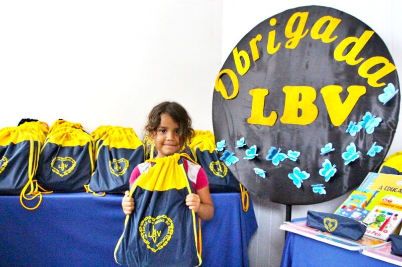  Crianças de Palmital recebem kits de material pedagógico da LBV