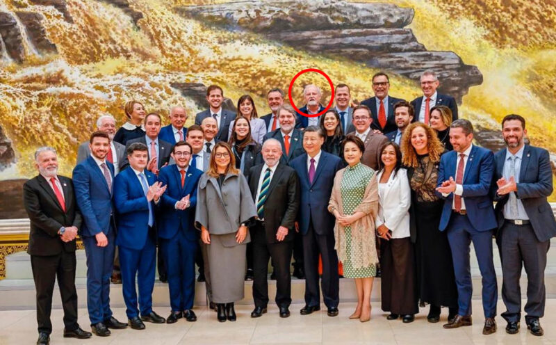  Na delegação de Lula na China, líder do MST promete mais invasões