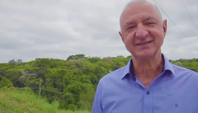  Prefeito de Araucária, de 65 anos, se casa com uma garota de 16 e nomeia a mãe dela como secretária