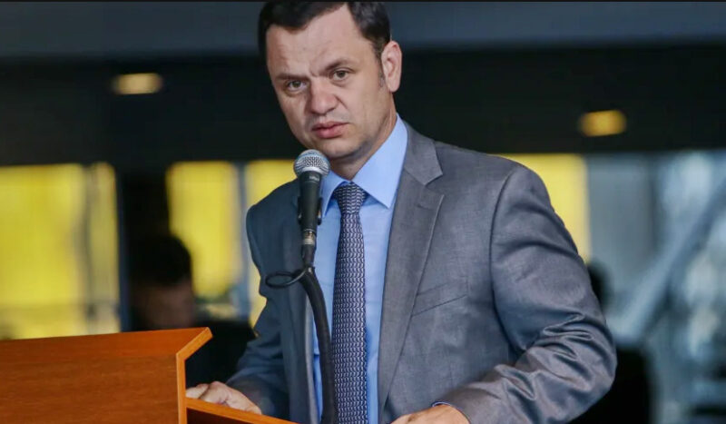  Em busca da liberdade, Anderson Torres entrega senhas de e-mails e de celular pessoal à PGR