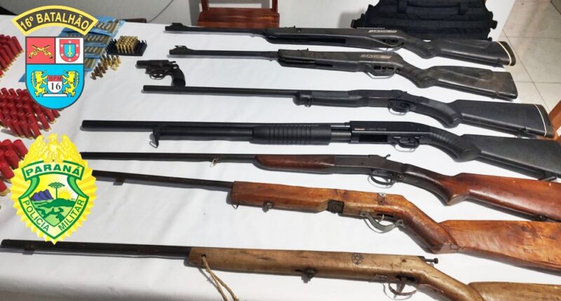  Oito armas e farta munição foram apreendidas em Laranjal. A PM prestou apoio a Polícia Civil