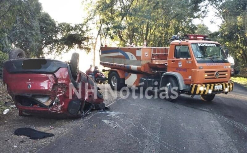  Mulher é socorrida após capotamento entre Manoel Ribas e Nova Tebas