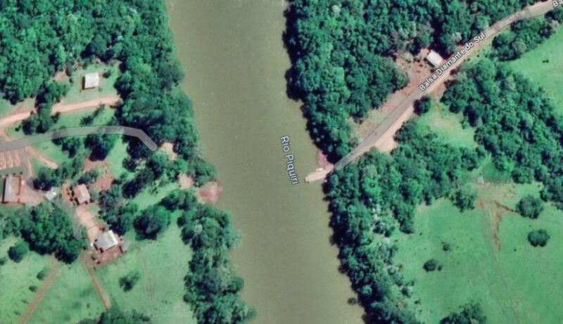  Caminhão cai no Rio Piquiri após entrar na Balsa entre Laranjal e Diamante do Sul em velocidade fora do normal