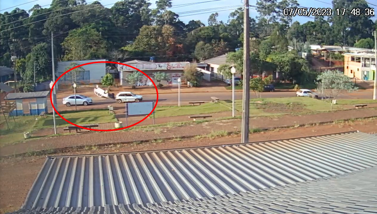  Homem que bateu e capotou o veículo em Santa Maria não tem CNH, fraturou o nariz e foi encaminhado para o Hospital de Ivaiporã