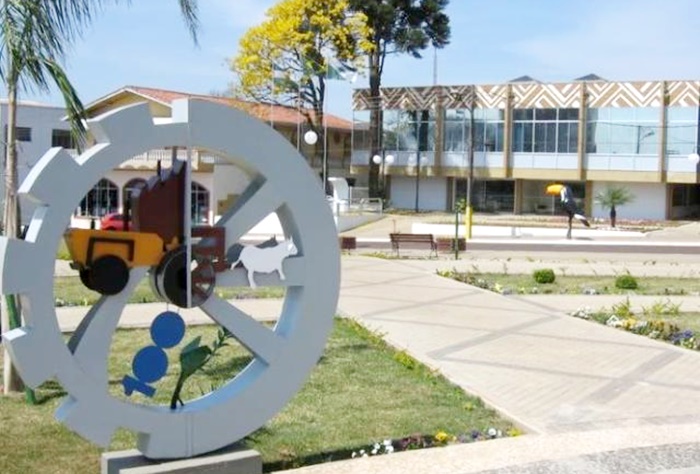 Ex-prefeito de Clevelândia é multado em R$ 42,2 mil por oito irregularidades
