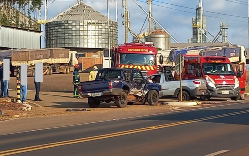  Acidente na PRC-466 em Pitanga envolvendo uma L200 e uma Strada