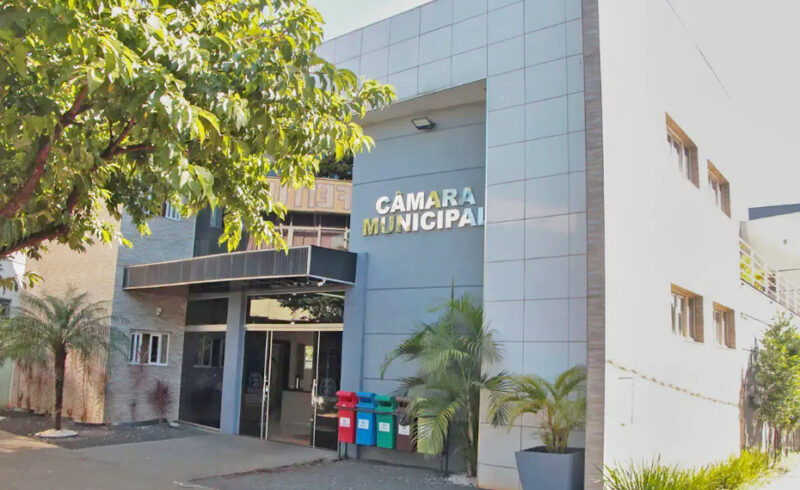  Câmara de Vereadores de Ivaiporã vai gastar R$ 192 mil em aluguel de dois veículos de luxo