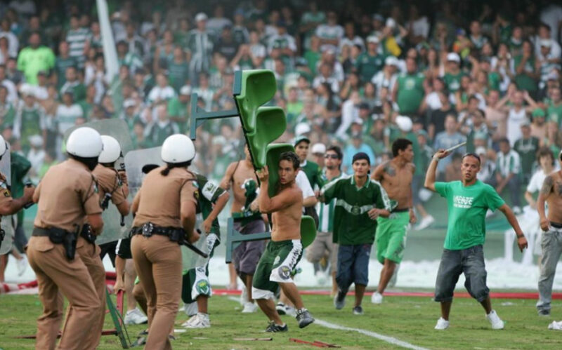  Torcida “Império Alviverde” de Curitiba não frequentará jogos por 90 dias