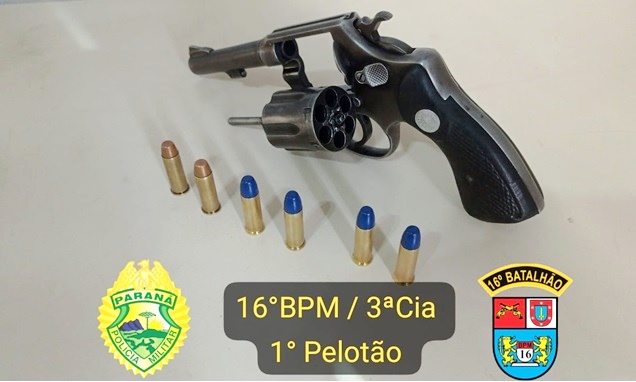  Preso com uma arma de fogo e moto com escapamento aberto em Pitanga