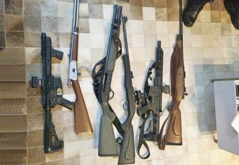  MPPR e PM cumprem mandados de busca e apreensão contra comércio ilegal de armas em Cornélio Procópio e Uraí