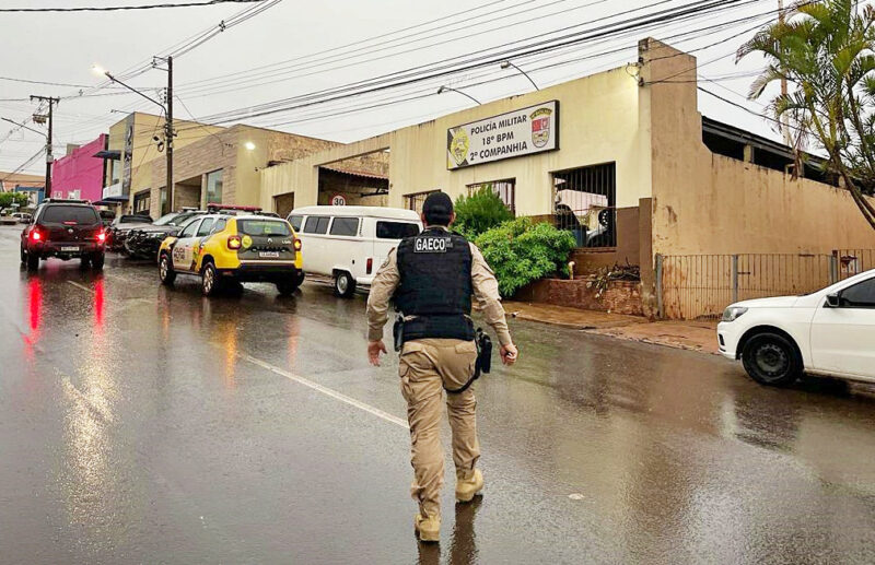  MPPR, PM e Polícia Penal cumprem 19 mandados de prisão temporária e 25 de busca e apreensão em cinco cidades do Norte do estado e em penitenciária de SP