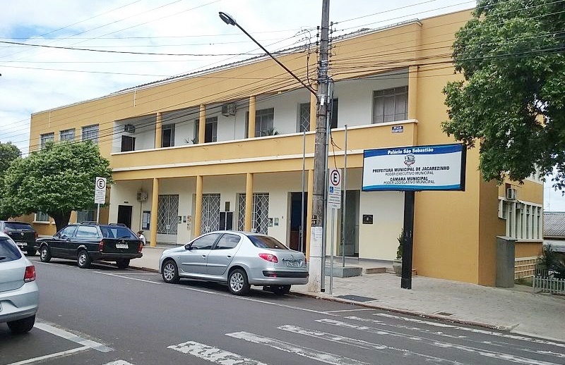  MPPR firma Termo de Ajustamento de Conduta com o Município de Jacarezinho para que seja construído um Canil Municipal