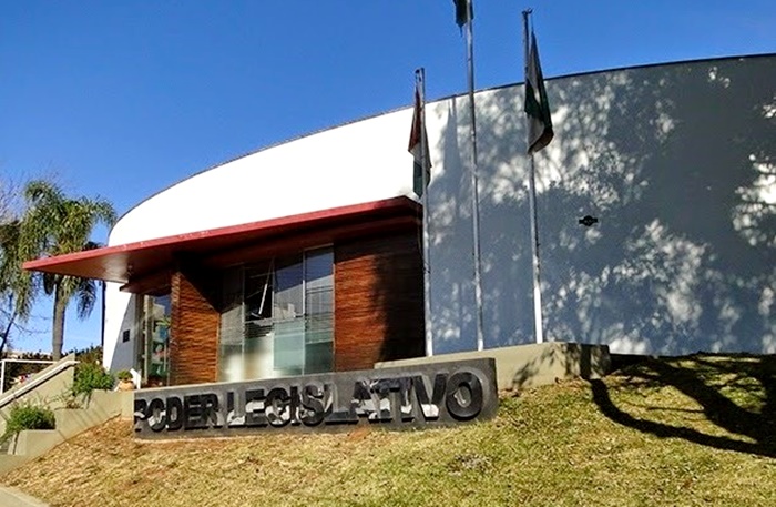  Judiciário determina suspensão de legislação que autorizou aumento de 75% dos salários de vereadores em Palmas/PR