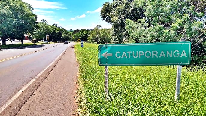 Moto sem os retrovisores, escapamento com descarga livre, é recolhida em Catuporanga. Condutor sem CNH