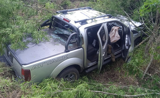  Caminhonete perde o controle após colidir com outro veículo entre Palmital e Marquinho