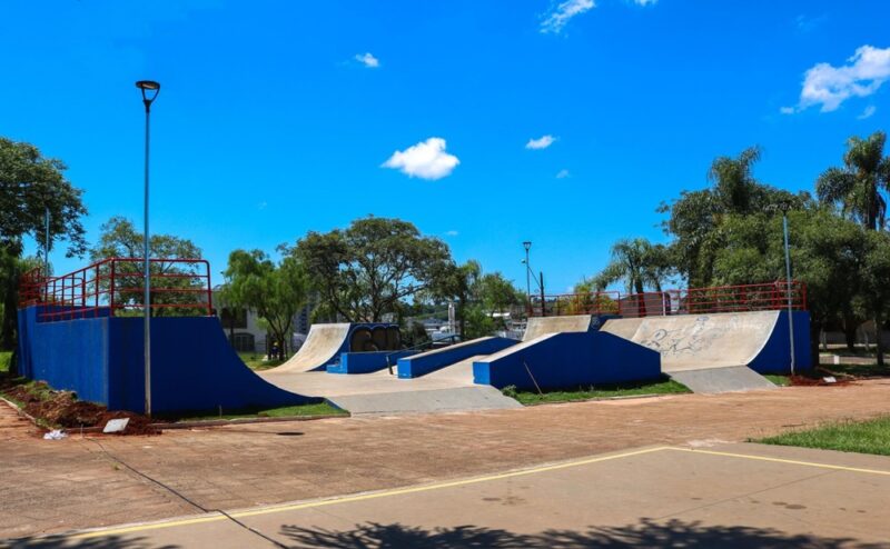  Três menores e um de maior foram flagrados pichando a Pista de Skate da Praça do Redondo em Pitanga