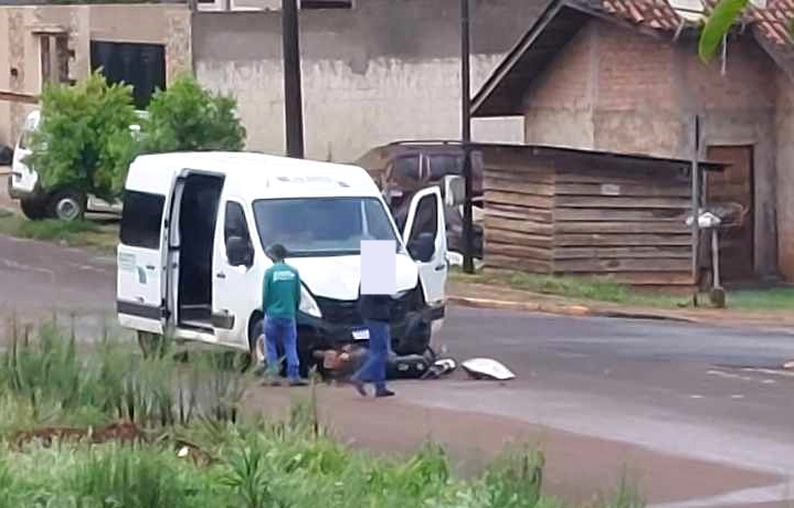  Motoqueiro é gravemente ferido após bater com a Moto em uma Van em Pitanga