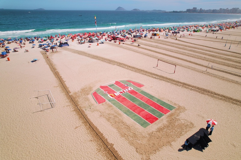  Mundial de Clubes 2023 – Camisa gigante do Fluminense ganha a areia de Copacabana