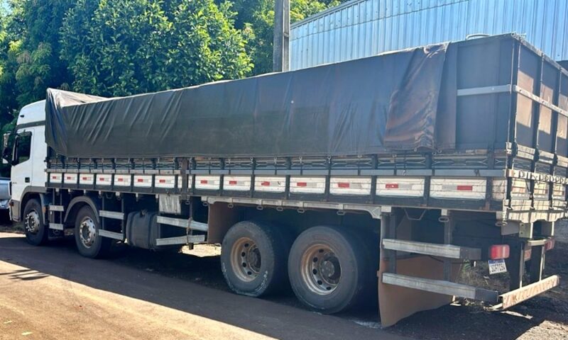  Em Roncador – Homem é preso pela Polícia Federal após tentar fugir com um caminhão com cigarros do Paraguai