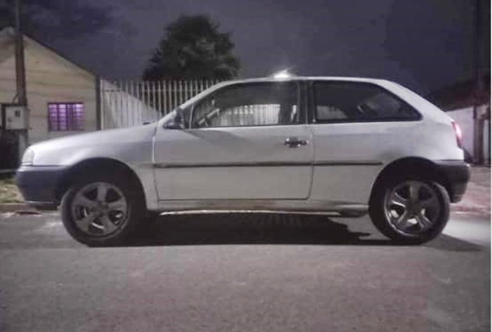  Veículo Gol furtado na madrugada em Pitanga é encontrado abandonado em uma estrada do interior