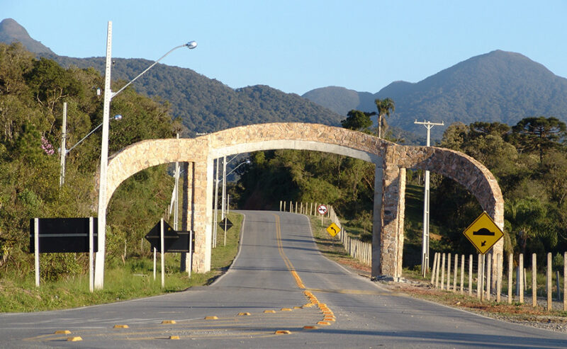  MP ajuíza ação para que cia de energia elétrica corrija falhas sistêmicas e reiteradas na prestação do serviço em Quatro Barras